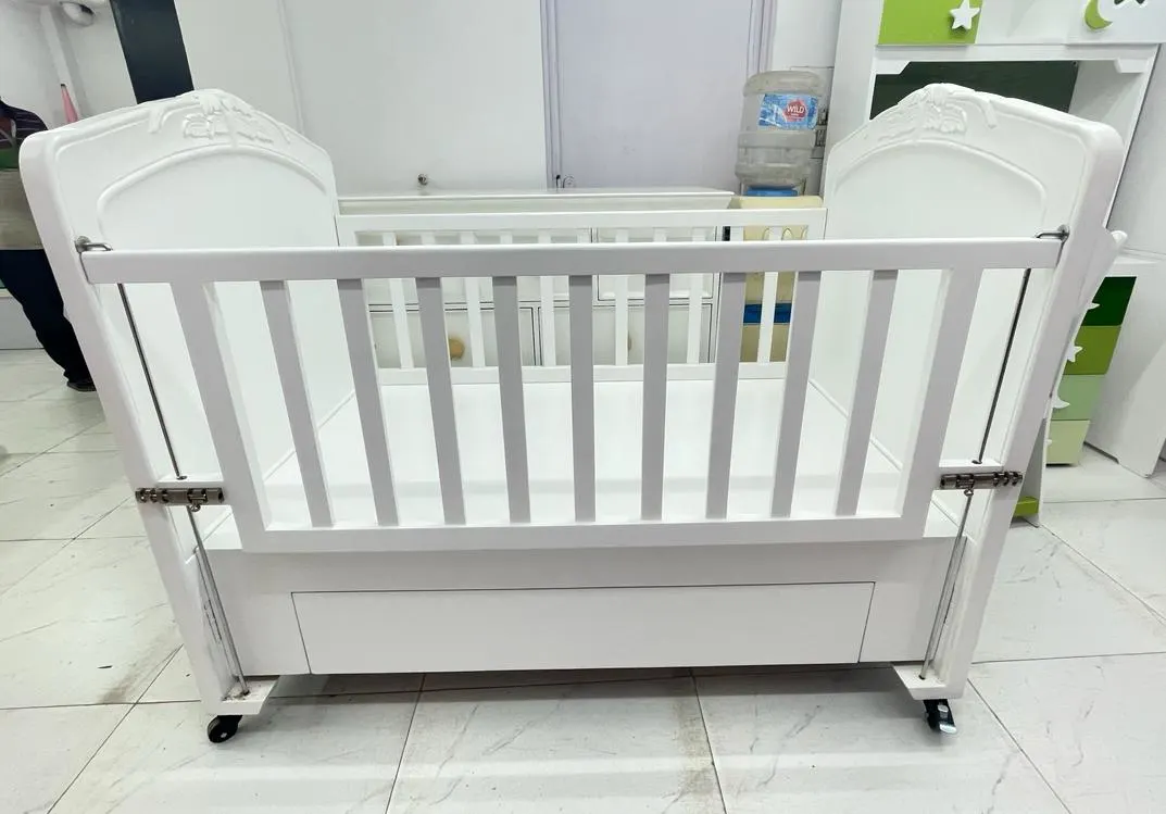 Royal Tufted White Cot - View 3